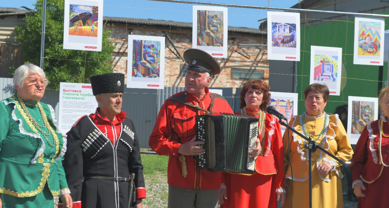 Кокошники, тюбетейки и этнокухня: «Пятерочка» познакомила жителей 53 регионов с историей и культурой родных мест