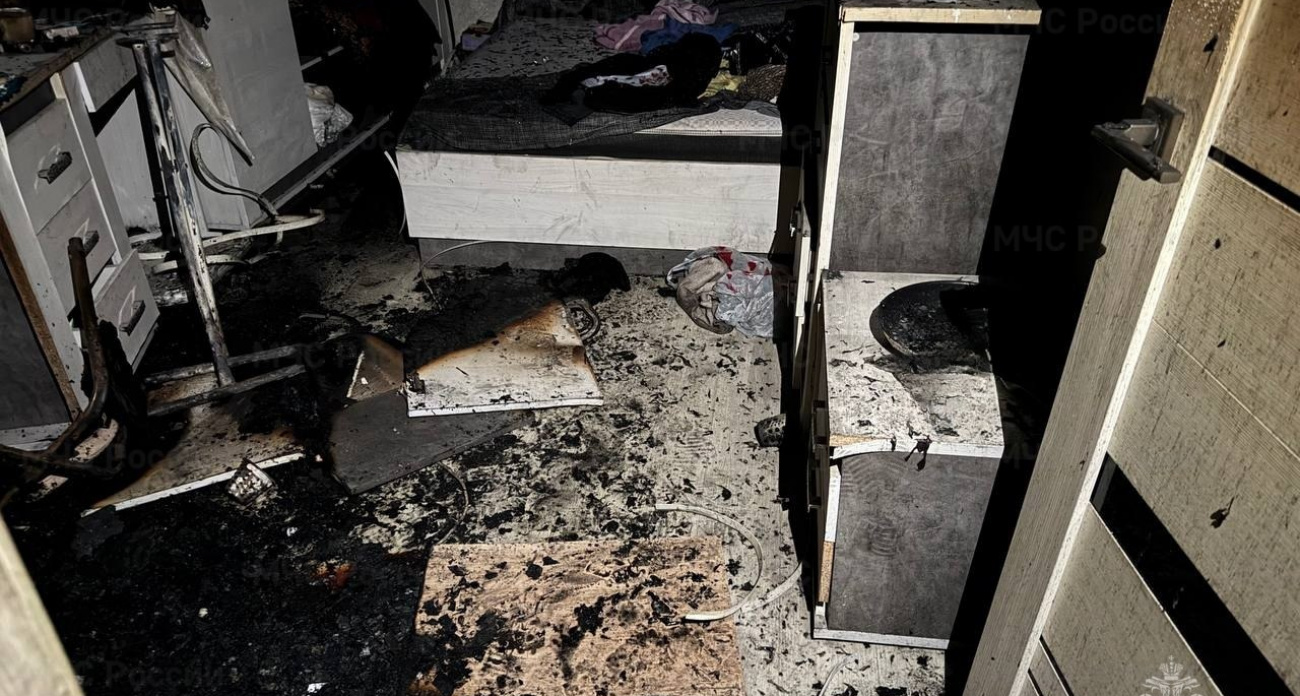 В Канаше попавшую в огненную ловушку женщину пришлось вызволять пожарным