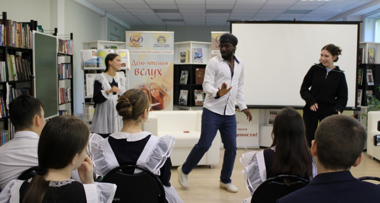 Студент из Нигерии покорил сердца чувашских школьников