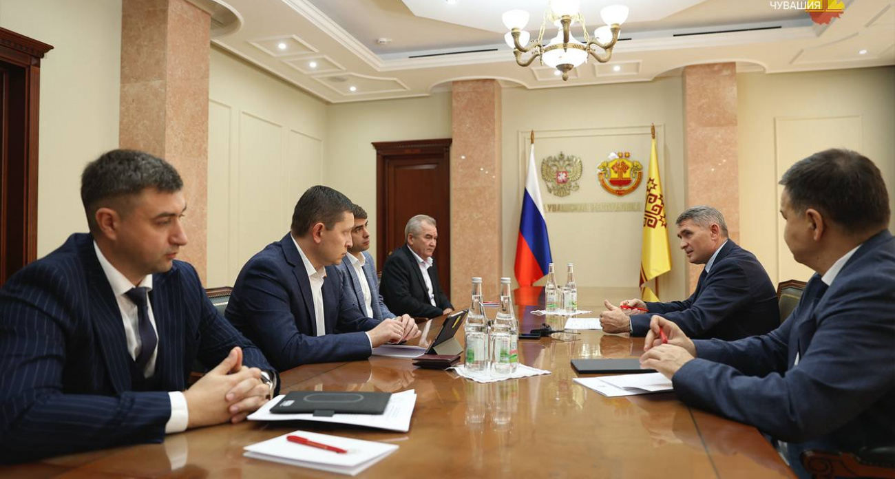 Олег Николаев встретился со своими противниками и попросил передать ему все наказы и предложения от населения