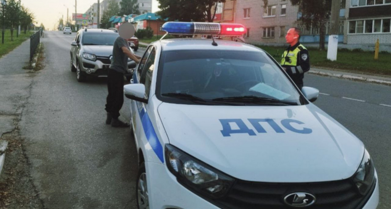 В одном из районов Чувашии у водителя забрали "Рено" из-за букета нарушений