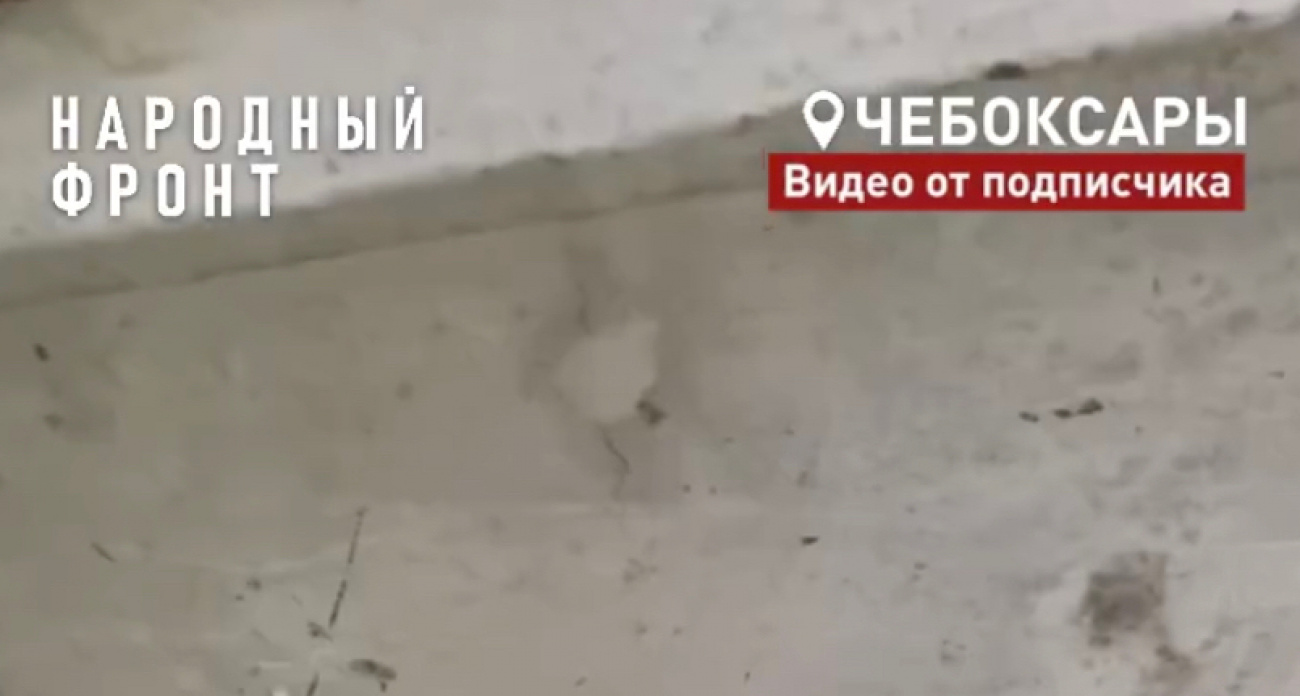 Жильцы дома в Чебоксарах жалуются на подъезд-парилку: "У нас даже здесь запах"