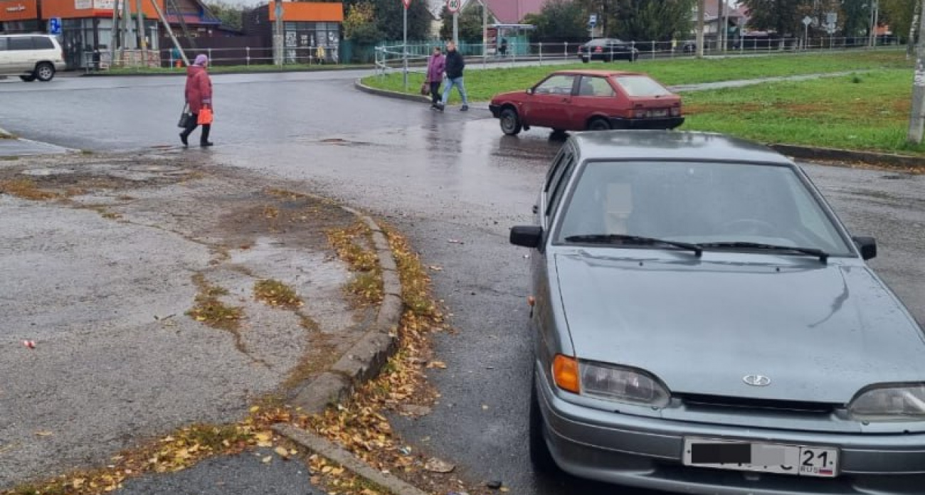 В Чебоксарах легковушка сбила велосипедиста, который выехал на перекресток