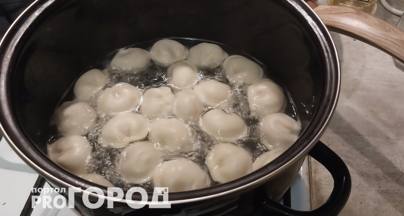 Никогда не кидайте пельмени в кипяток: причина вас удивит – 2 неприятных последствия 