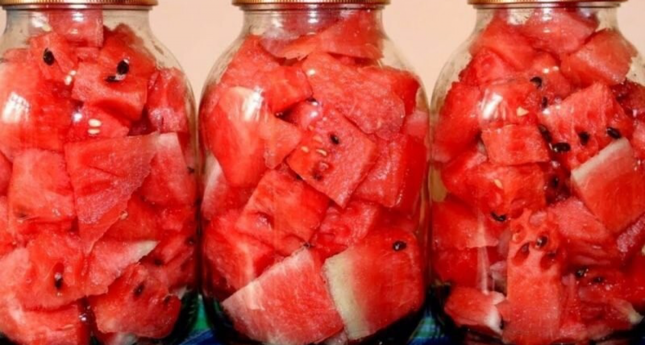 Сначала думала гадость, а потом влюбилась и съедаю банку в присест: мариную арбузы на зиму 