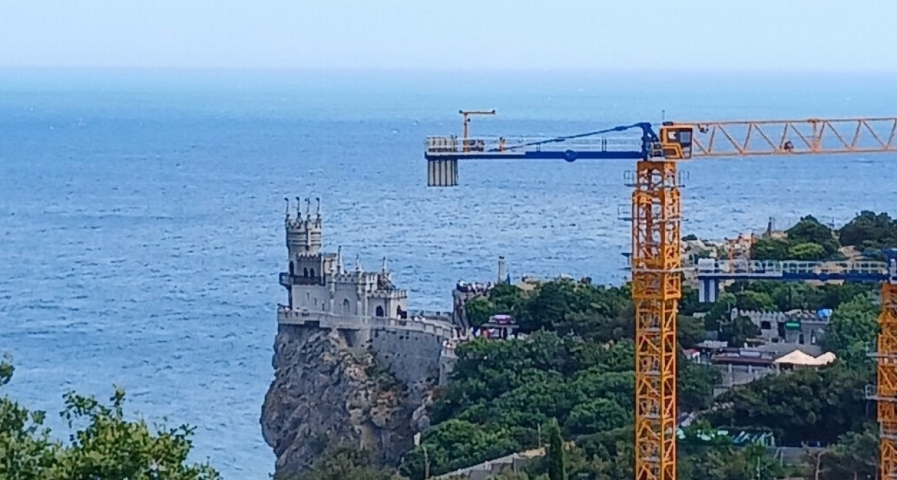 Без слез не взглянешь: популярная достопримечательность превратилась в помойку 