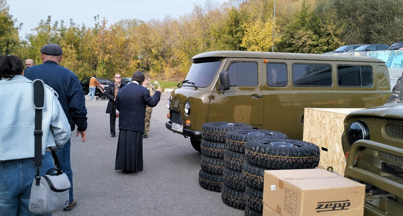 Жители отправили четыре фуры гумпомощи чувашскому полку на СВО: там и маскировочные сети, и соленья, и транспорт