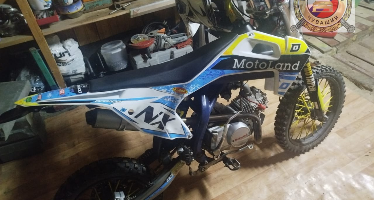 В чувашском селе 13-летние питбайкеры ехали так близко друг к другу, что столкнулись