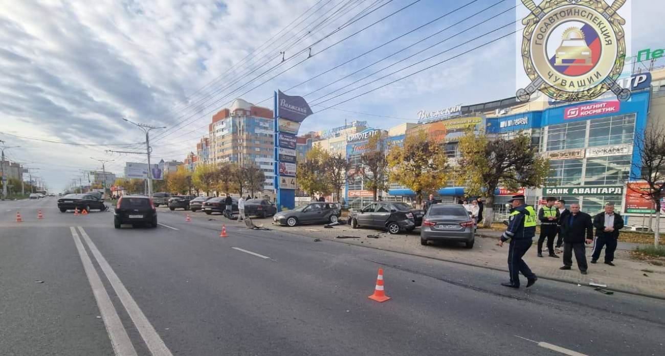 В Чебоксарах произошло массовое ДТП с семью автомобилями