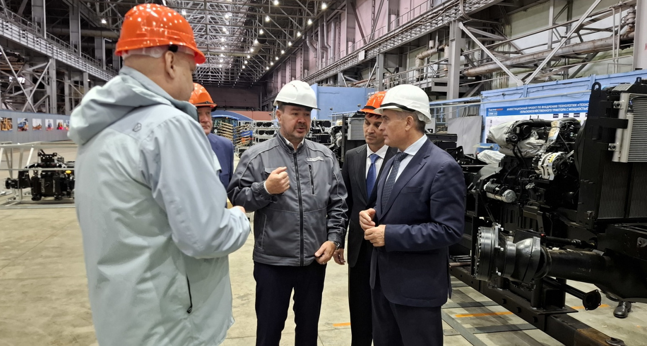 Николаев пообещал закупить большую партию чувашских тракторов для районов