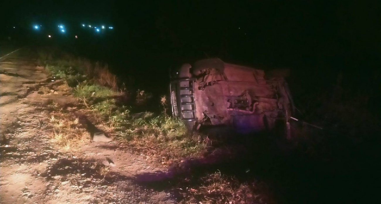 В Чувашии несовершеннолетние водитель и пассажир на скорости вылетели в кювет и несколько раз перевернулись