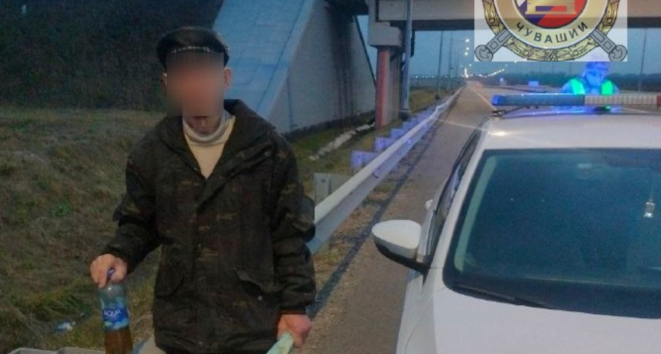 В Чувашии инспекторы ДПС спасли пожилого мужчину от возможной трагедии на дороге