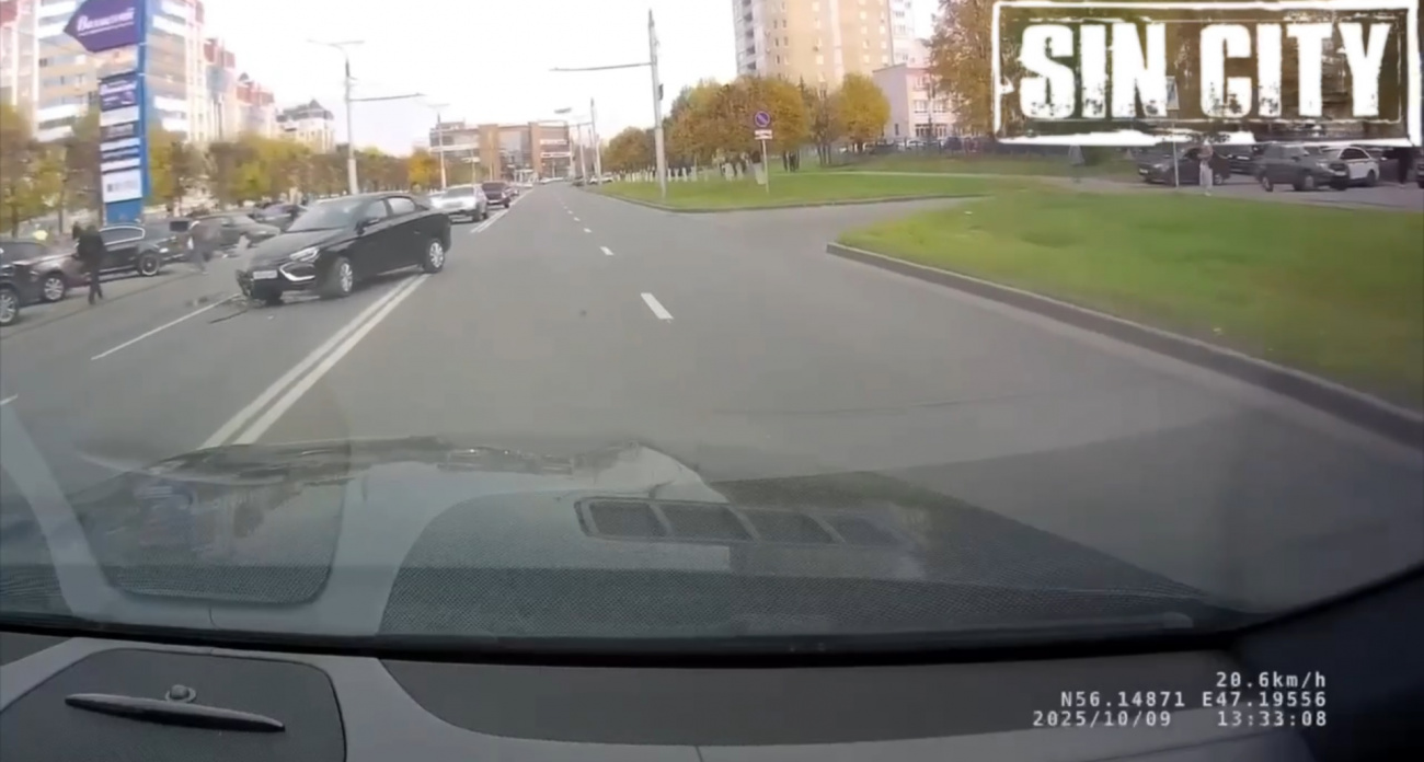 Момент массового ДТП у "Волжского" попал на камеру видеорегистратора