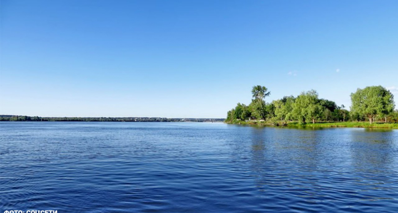 В соседнем регионе две женщины чудом спаслись после крушения лодки, вплавь добравшись до острова