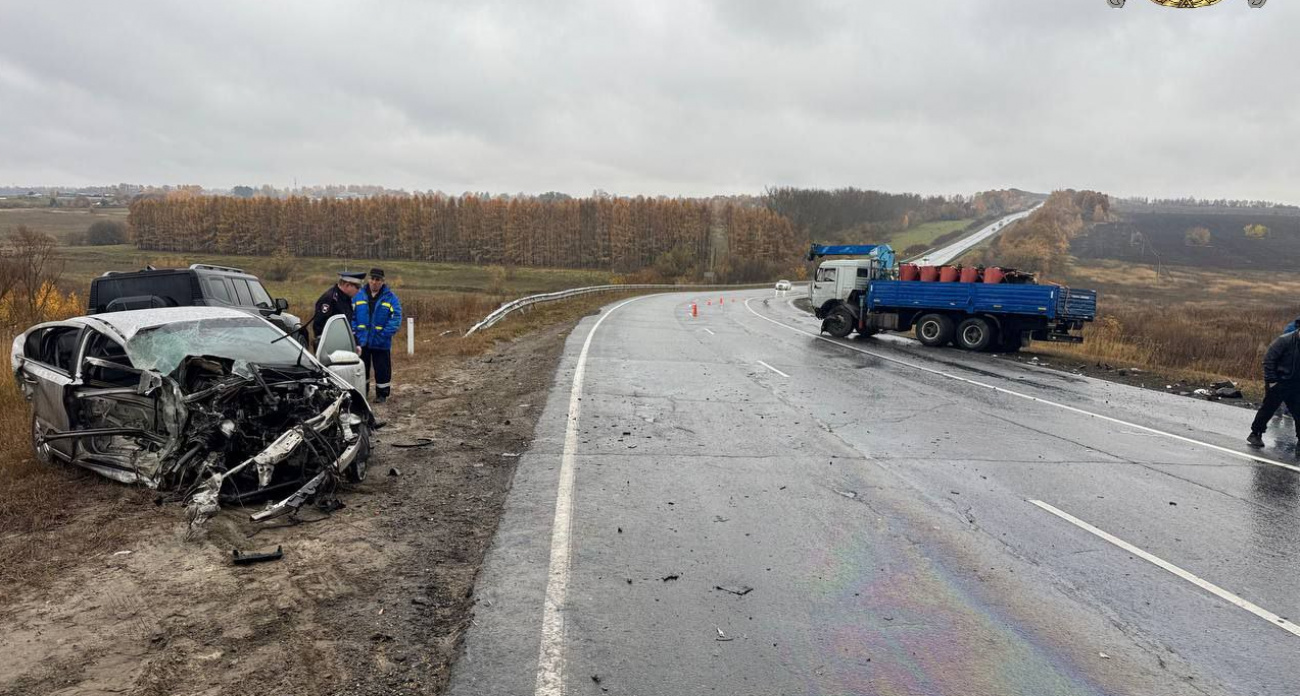 Двое детей пострадали в аварии с грузовиком в Чебоксарском районе