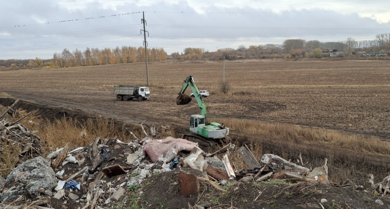 В Алатырском районе пятый день тушат городскую свалку