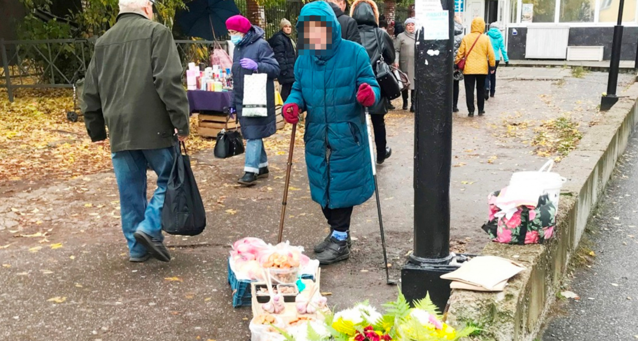 Власти призвали чебоксарцев докладывать о бабушках, нелегально торгующих на улице