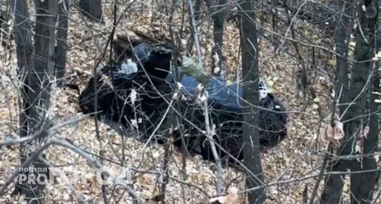 В Чебоксарах женщина на иномарке на большой скорости вылетела с дороги в овраг