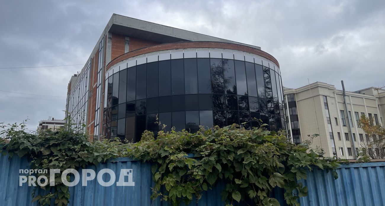 Замороженный проект: будущий торговый центр на Московском проспекте превратился в долгострой с туманными перспективами