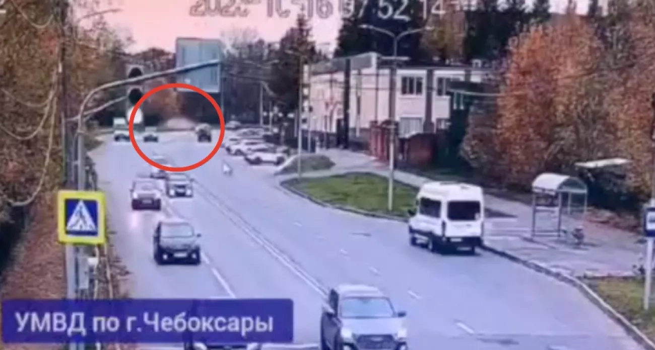 Видео полета иномарки в овраг и ДТП на скорости в Чебоксарах: главные новости за 16 октября