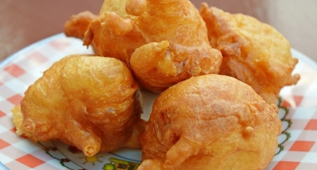 Эти пышки сметают со стола сразу: взбиваю кефир с майонезом — и через 15 минут гора вкуснятины