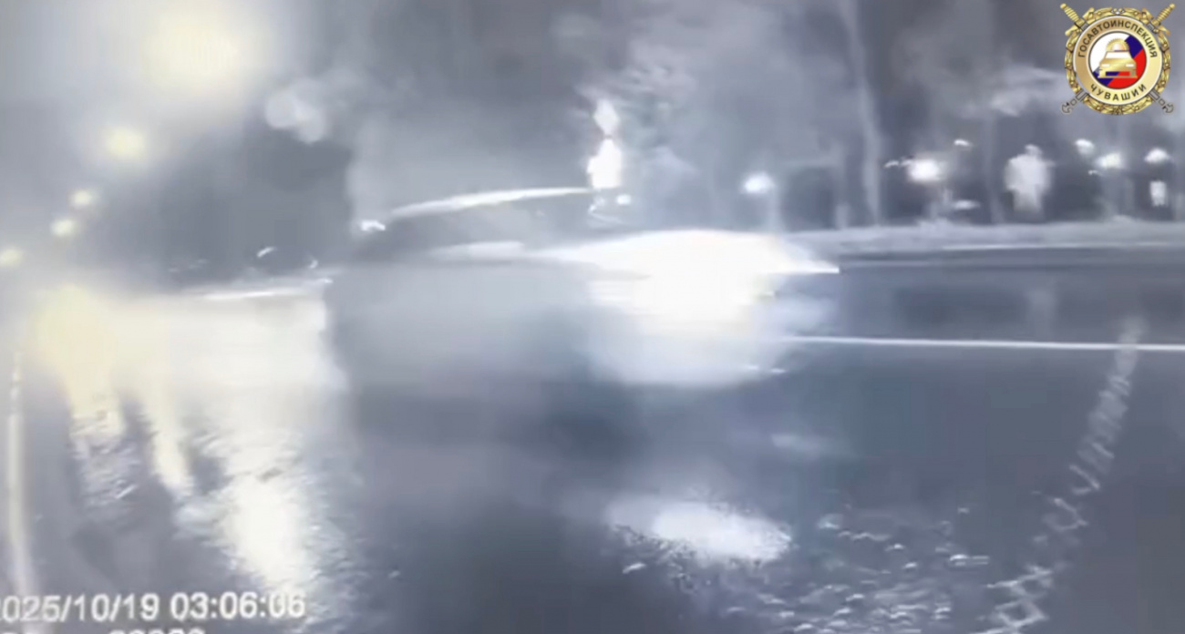 В Чувашии агрессивного лихача на белом Hyundai смог остановить лишь полицейский "еж": "Спешил к любимой"