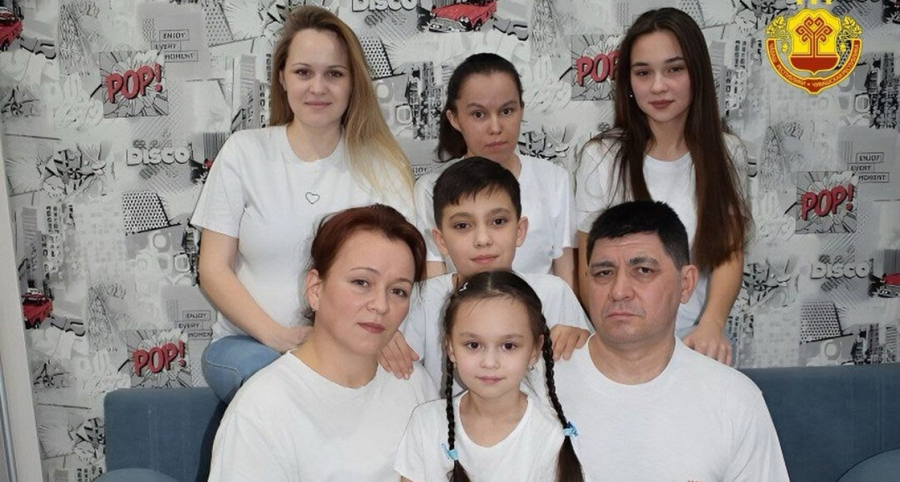 Семье с пятью детьми из Чувашии Путин присвоил медаль ордена "Родительская слава"