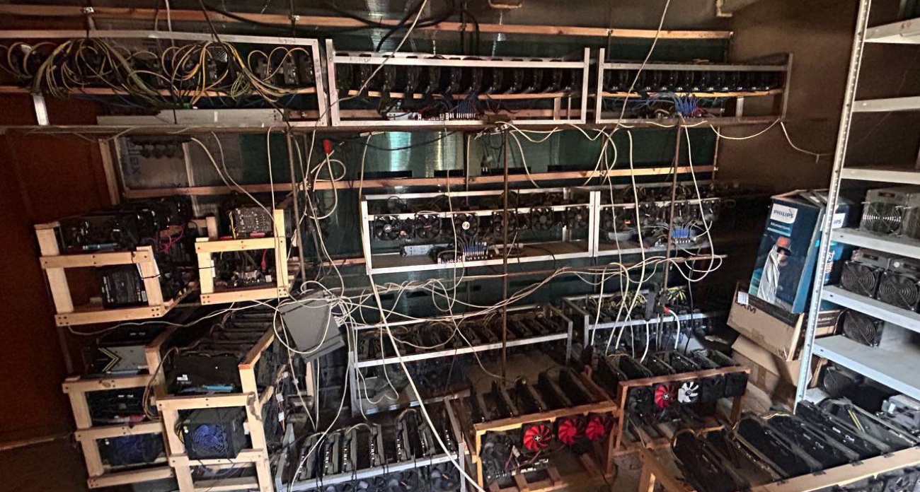 Жителю Чувашии, который устроил майнинговую ферму в гараже, пересчитали плату за свет