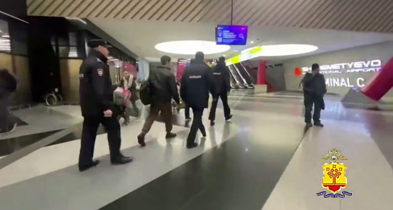 Полицейские Чувашии отправили отсидевшего за наркотики мигранта на родину