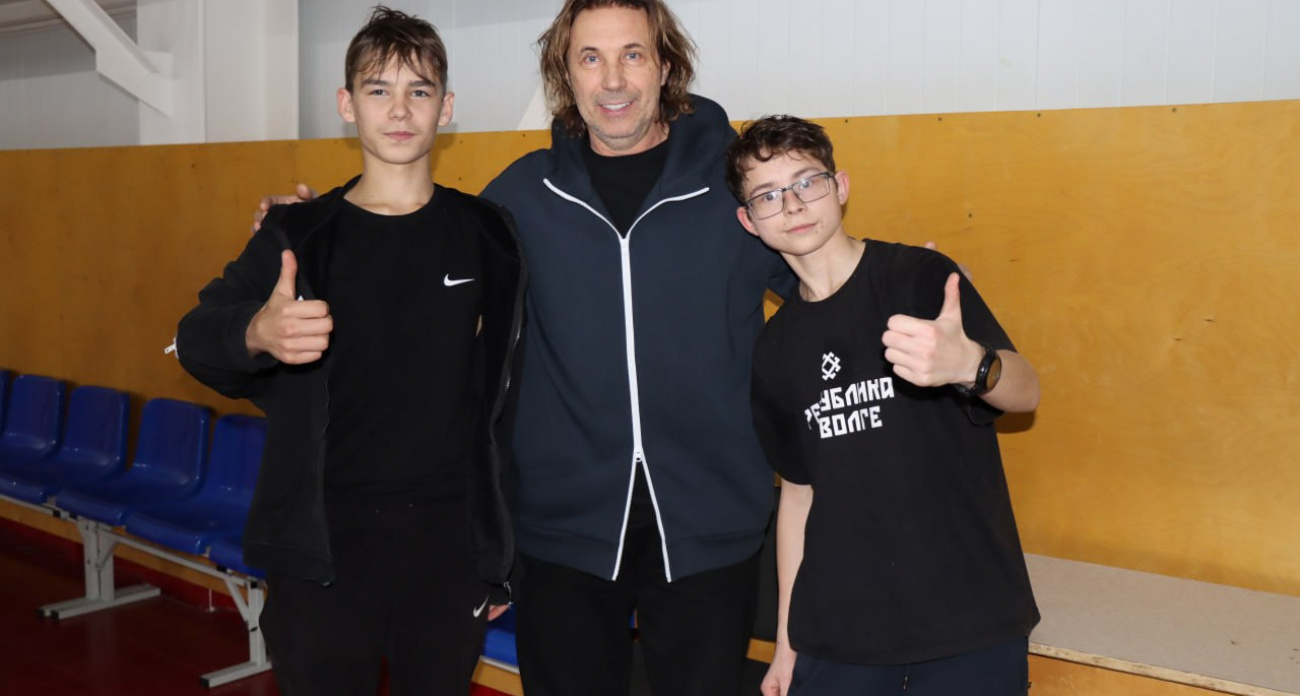 Поздравить футболистов из Чувашии приехал Александр Мостовой: "Благодаря вам узнал про город Ядрин"