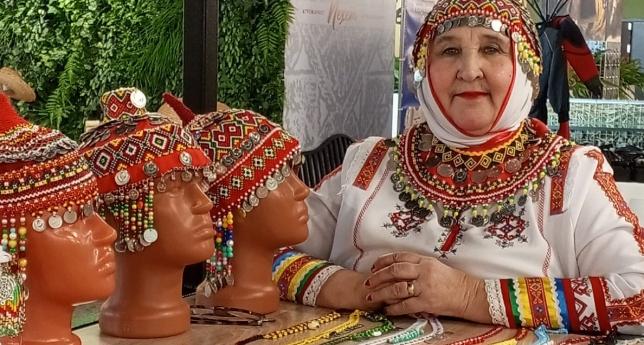 Чувашская мастерица стала вышивать бисером на пенсии и продвигать родную культуру среди молодежи