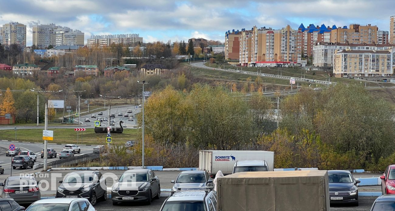 Власти Чебоксар рассказали, кто в этом году получил право на бесплатные парковки и сколько собрали с остальных