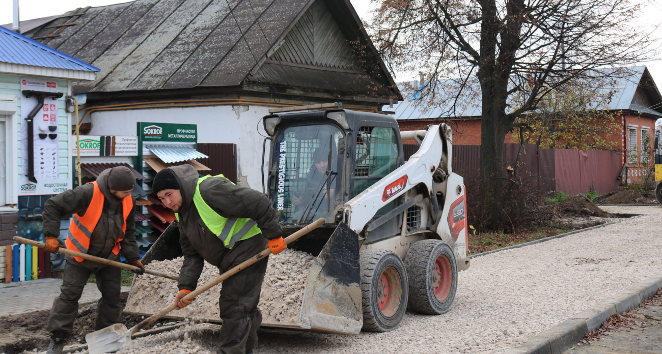 В Ядрине активно продолжаются работы по обновлению исторического центра