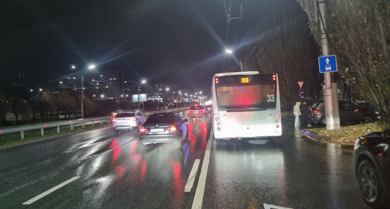 В Чебоксарах в ДТП с автобусом пострадала пятилетняя девочка