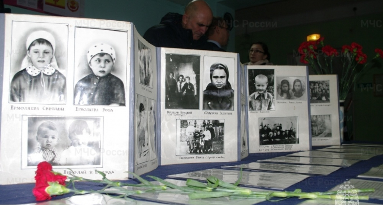 В Чувашии вспоминают 106 детей и четырех учителей, за десять минут сгоревших в школе Эльбарусово