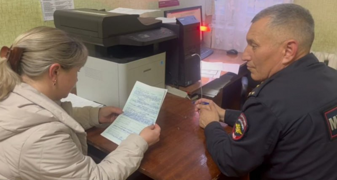 В Чувашии оштрафовали женщину, которая выскочила под колеса патруля, чтобы помочь уйти водителю мопеда