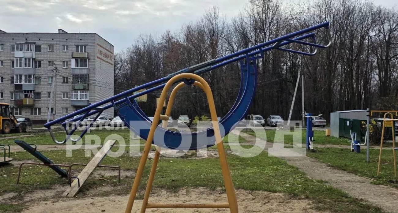 В Чебоксарах прокуратура занялась опасными качелями, где ребенок сломал обе руки