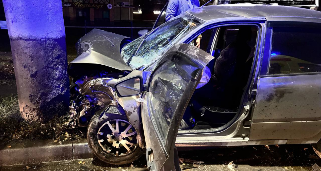 Между Чебоксарами и Новочебоксарском ДТП с пострадавшими: водителя зажало в машине