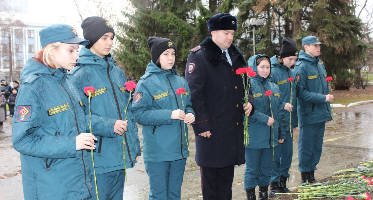 В Чувашии почтили память полицейских, погибших при исполнении профессионального долга