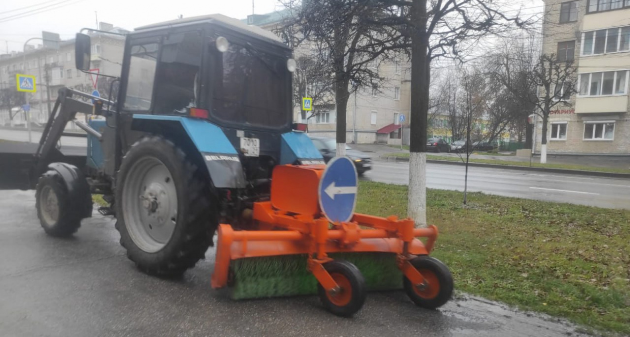 Более сотни рабочих в Чебоксарах вышли на борьбу с гололедом и уборку снежной каши