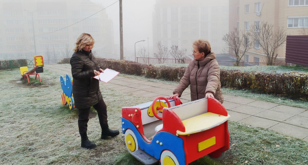 После нескольких несчастных случаев на детских площадках по Чебоксарам проходит волна проверок 