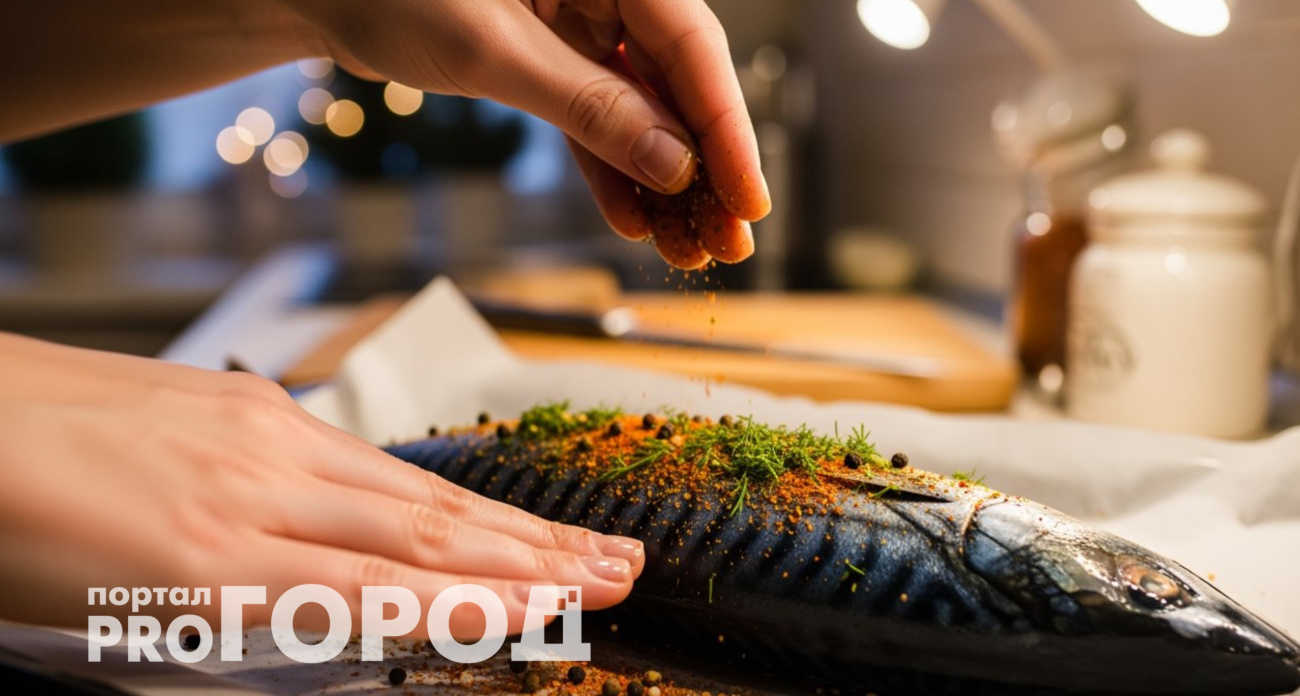 Посыпаю приправой и ставлю скумбрию в духовку: забыла про красную рыбу – отличный вариант на новогодний стол