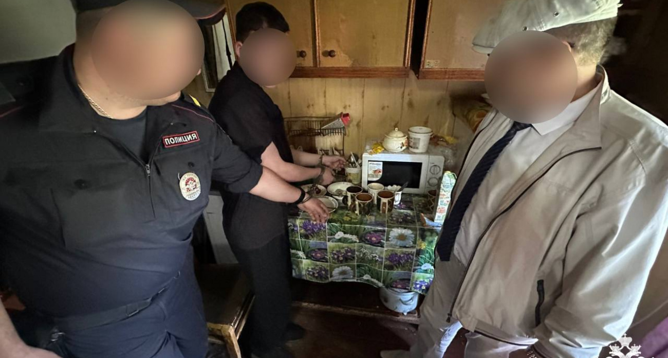 В Чувашии 20-летний парень заколол родственника, и тот умер в мучениях: от ударов погнулся нож