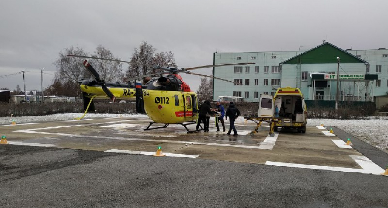 Двух мужчин из Алатыря экстренно доставили в Чебоксары по воздуху