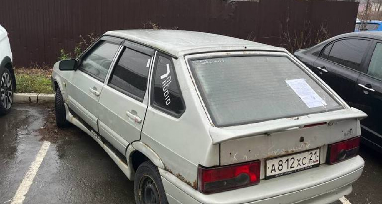 В Чебоксарах ищут владельцев брошенных машин: от "Лады" до "Форда"