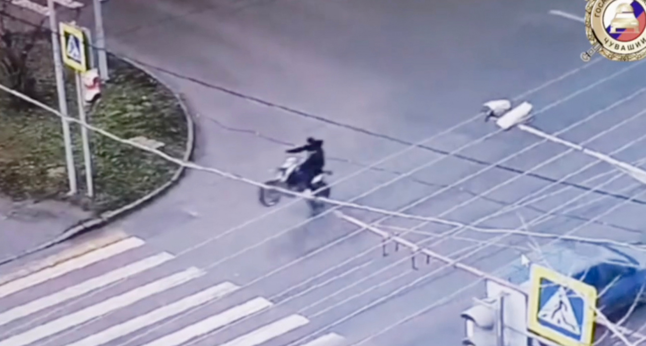 В Чебоксарах студент устроил "представление" у зданий МВД и прокуратуры: "Думал, будет круто"