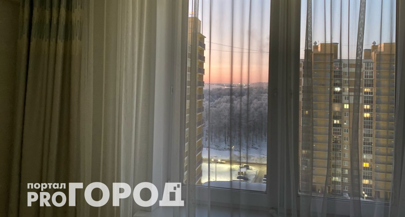 Кладу прямо на подоконник и живу всю зиму в тепле: в доме тепло даже в -40°C