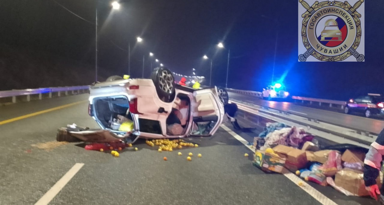 В Чувашии на М-12 иномарка попала в ДТП и перевернулась: пострадавших увезли в больницу