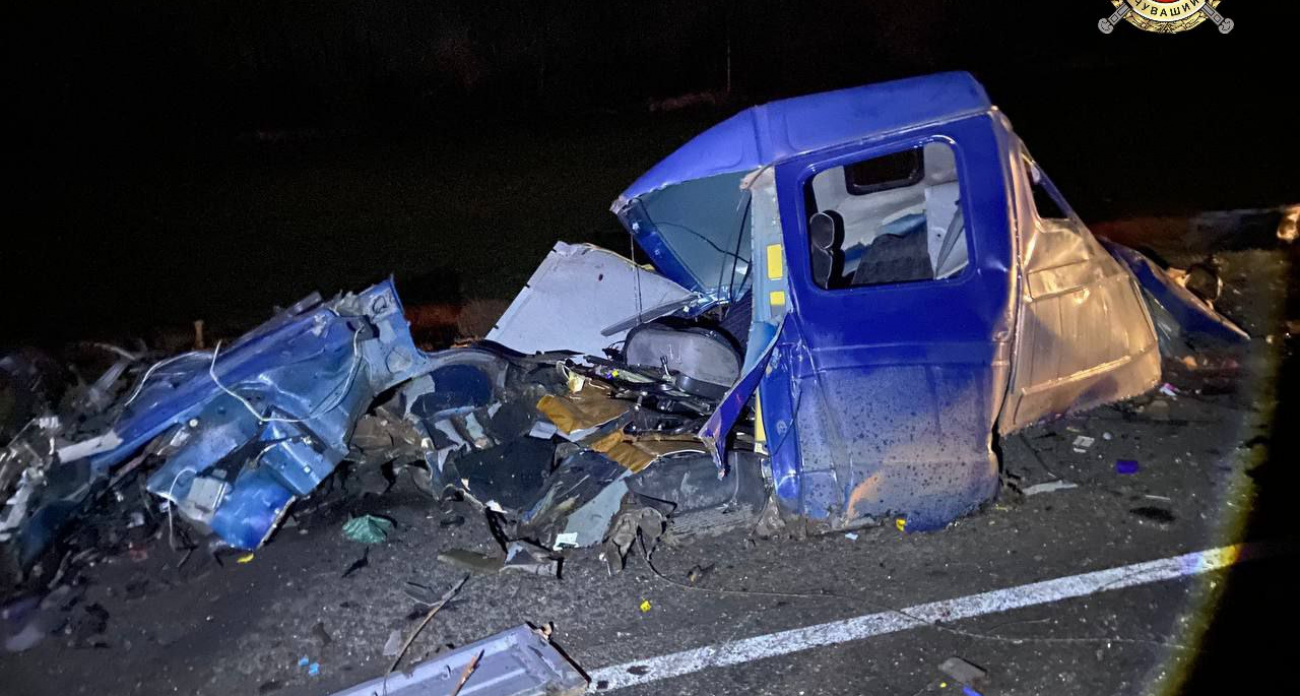 В Батыревском районе случилась смертельная авария: от удара отбросило во встречный грузовик