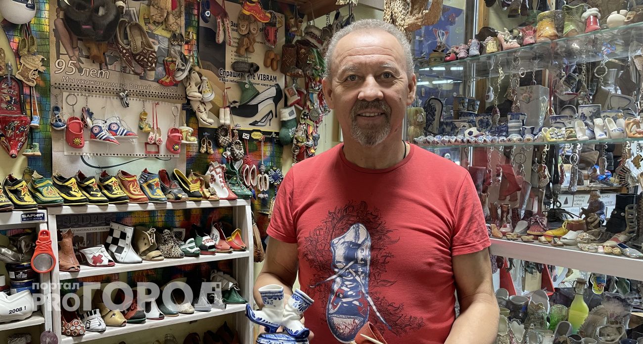 За 20 лет сапожник собрал самую большую коллекцию обуви в Чувашии: его мастерская больше похожа на музей